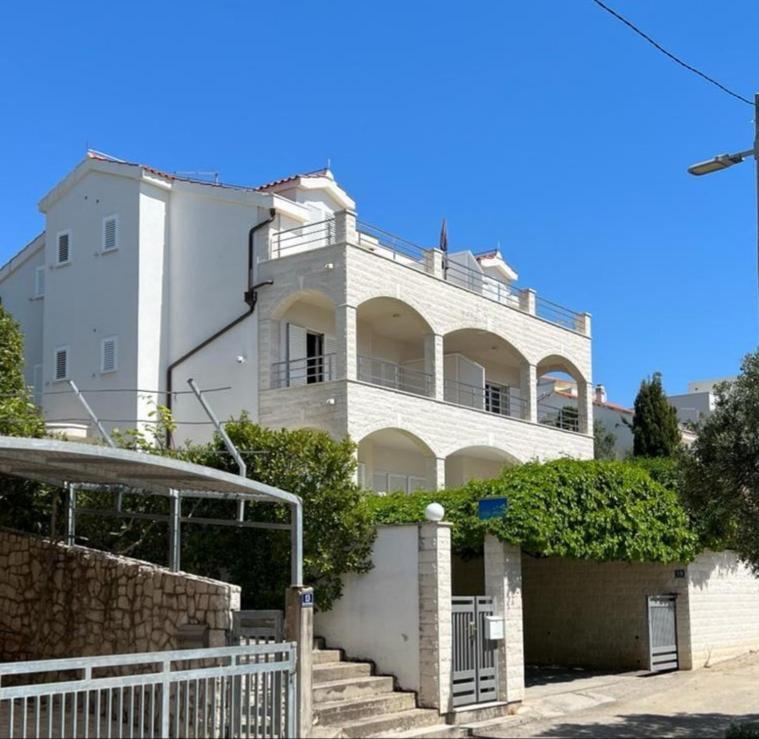 Villa Marta Apartmani Trogir Exterior foto