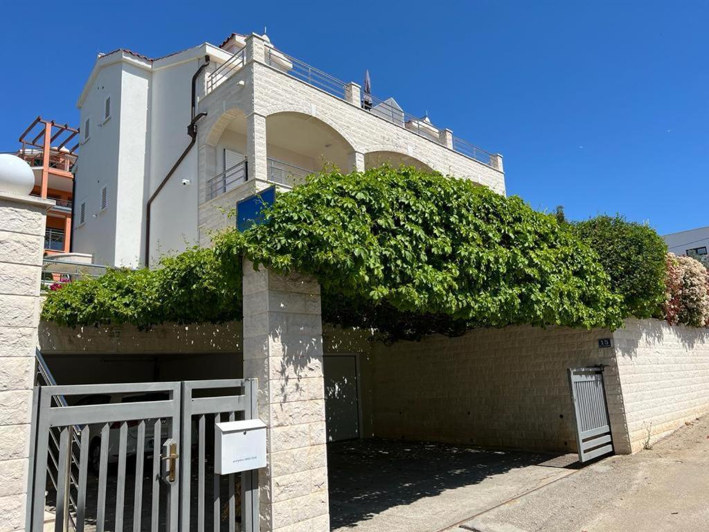 Villa Marta Apartmani Trogir Exterior foto