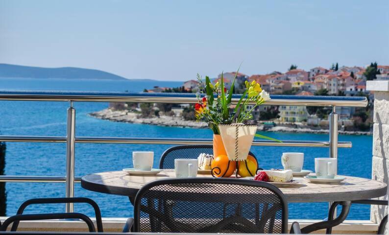 Villa Marta Apartmani Trogir Exterior foto